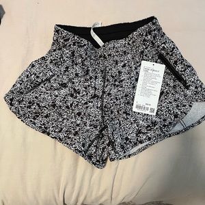 lululemon tracker LR short 4”- NWT